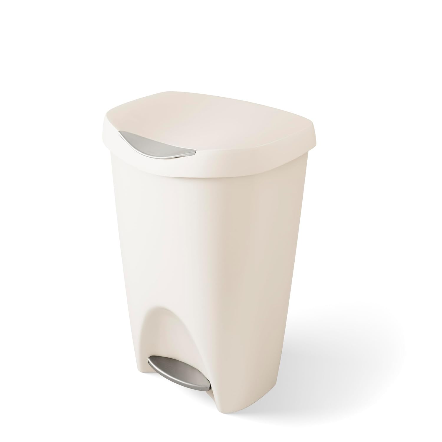 Umbra Brim 13 Gallon Trash Can with Lid, Kitchen Garbage Can, Sand