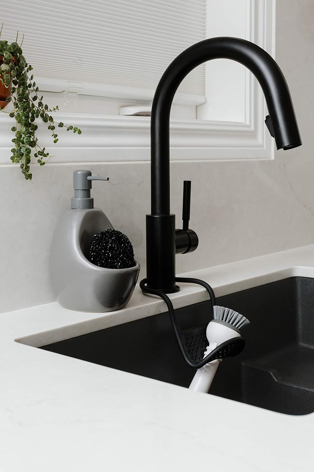 Umbra Joey Liquid Soap Dispenser, Ceramic with Sponge Caddy, Charcoal